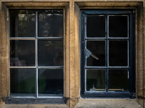 Old casement windows in Oxford capture historic architecture details.